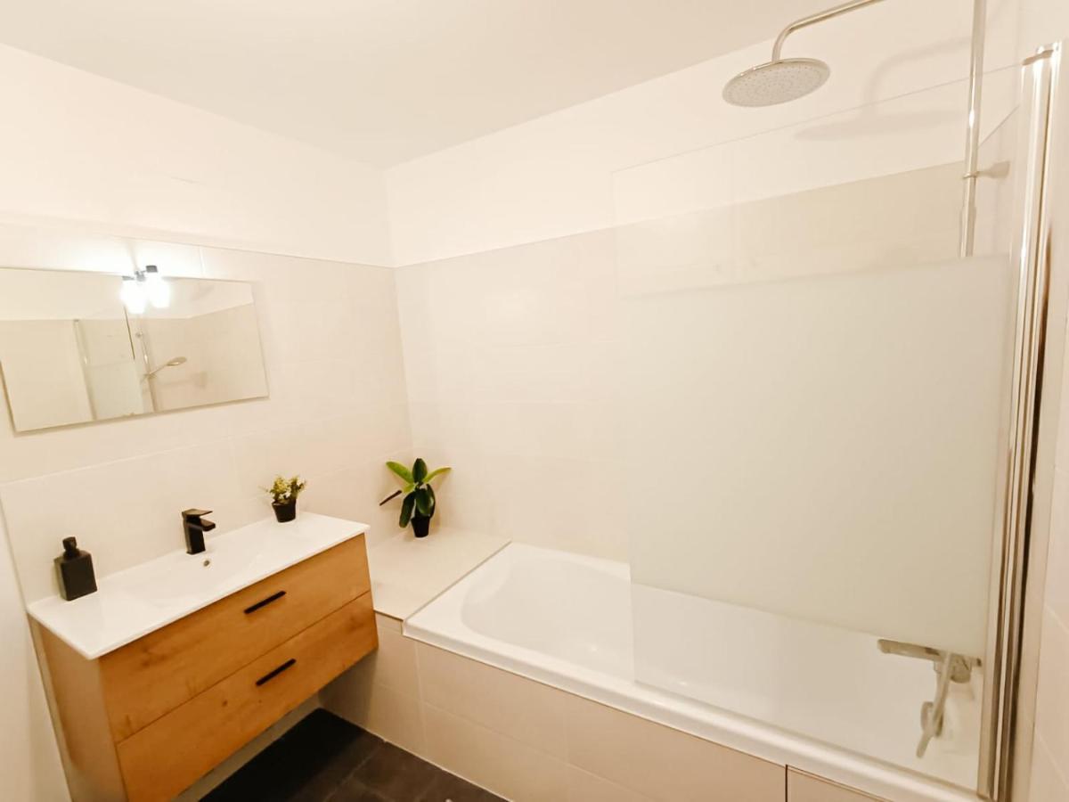 Cosy Perle - 2Ch - Quartier Des Halles & Parking Souterrain Pau Esterno foto